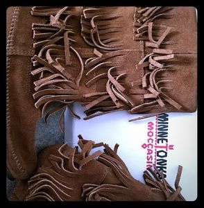 Minnetonka fringe boots sz 11